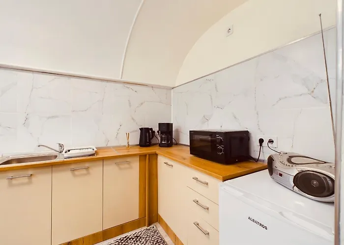 Toni Place In The Centre *